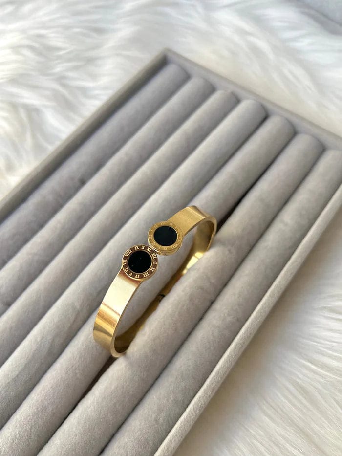 Black stone Roman counting bracelet